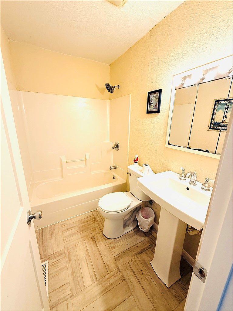 502 W Elm St Hoopeston, IL 60942 | Single Family