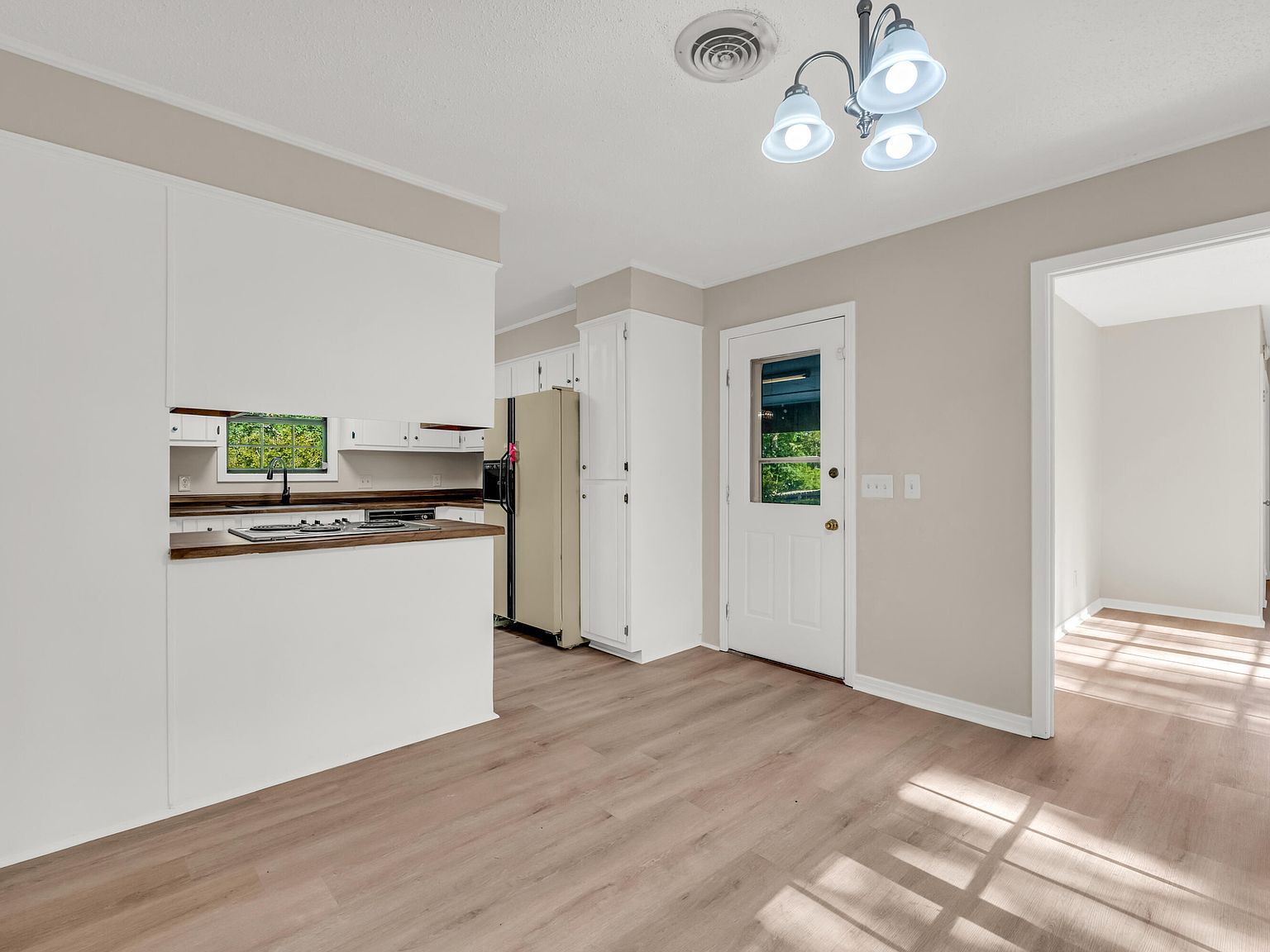 85 Lakeview Dr Columbus, MS 39705  | Single Family