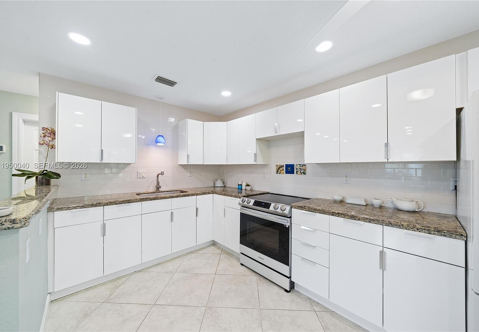 208 NE 4th St Hallandale, FL 33009  | Multi Family