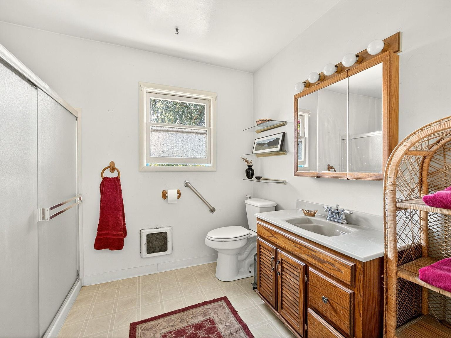 219 NE Outlook Ave Grants Pass, OR 97526  | Single Family