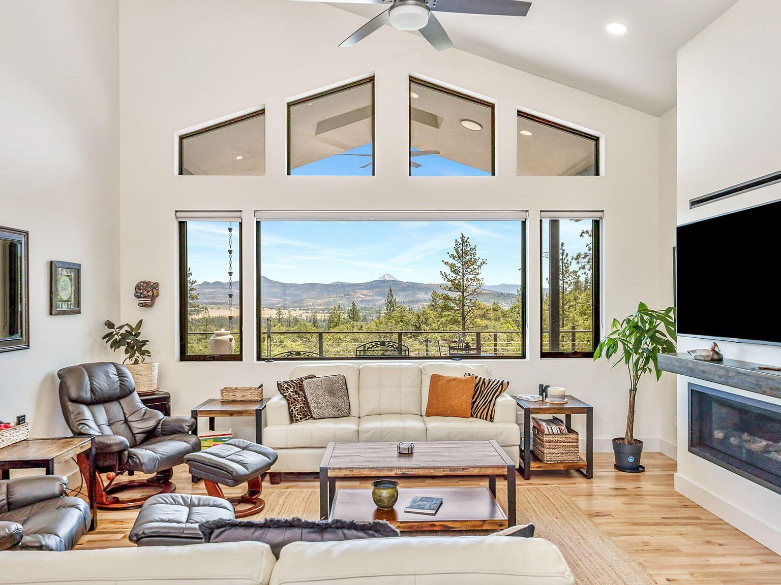 693 Ironwood Dr Eagle Point, OR 97524  | Single Family