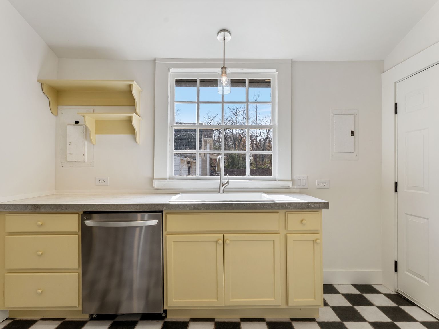 1006 S High St Columbia, TN 38401 | Single Family