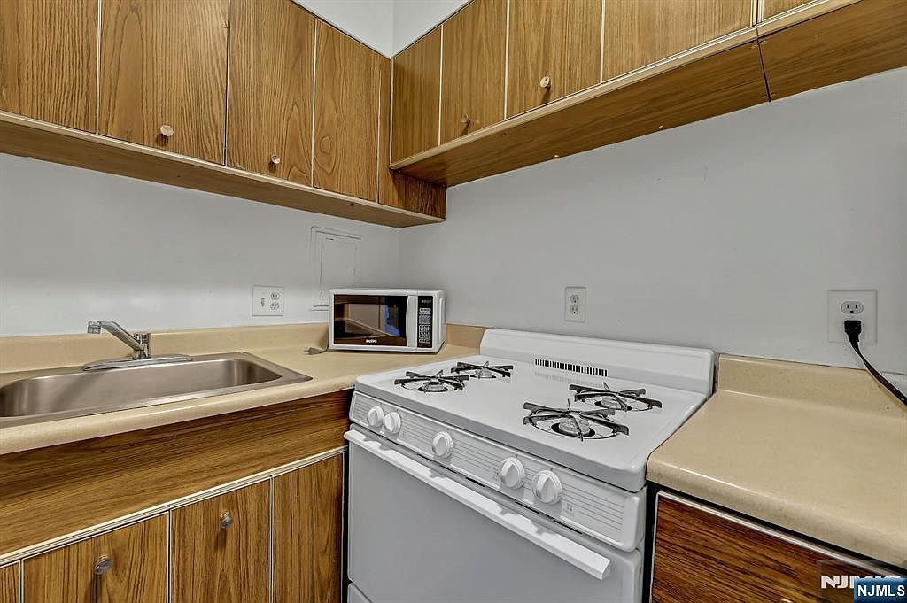 6 Horizon Rd APT 306 Fort Lee, NJ 07024  | Condominium