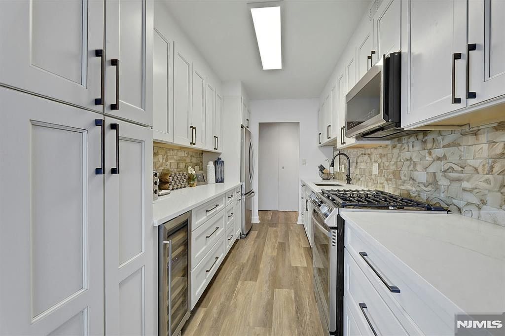 6 Horizon Rd #2209 Fort Lee, NJ 07024  | Condominium