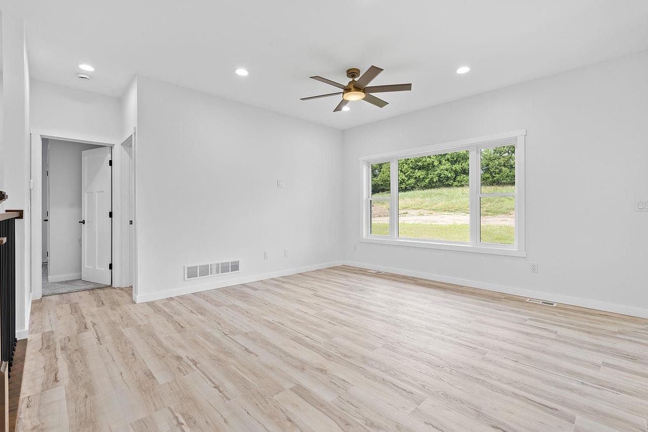 935 Hay Creek Trl Reedsburg, WI 53959  | Single Family