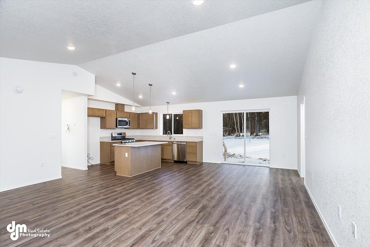 8954 E Honey Bear Cir Palmer, AK 99645  | Single Family