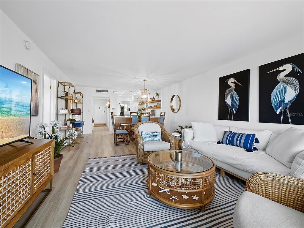 6925 Gulf Of Mexico Dr UNIT 24 Longboat Key, FL 34228  | Condominium