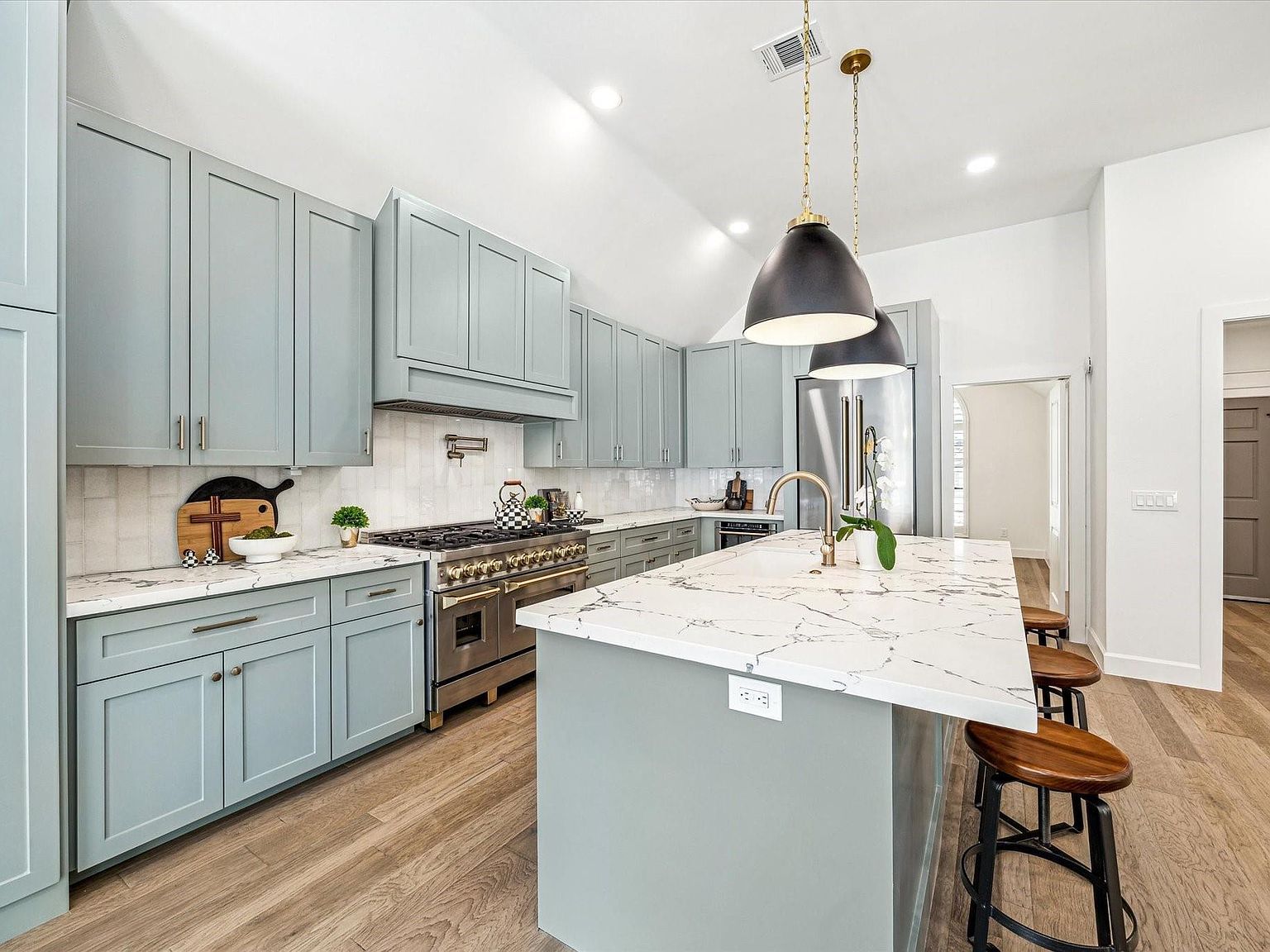 14 Lush Meadow Pl Spring, TX 77381  | Single Family