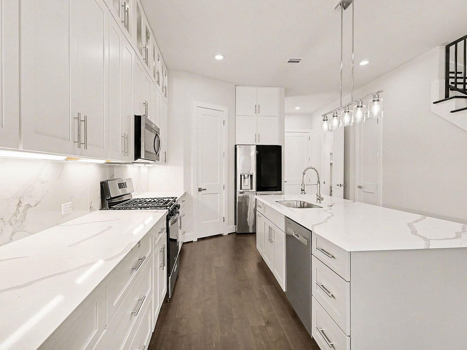 111 E 33rd St #B Houston, TX 77018  | Single Family