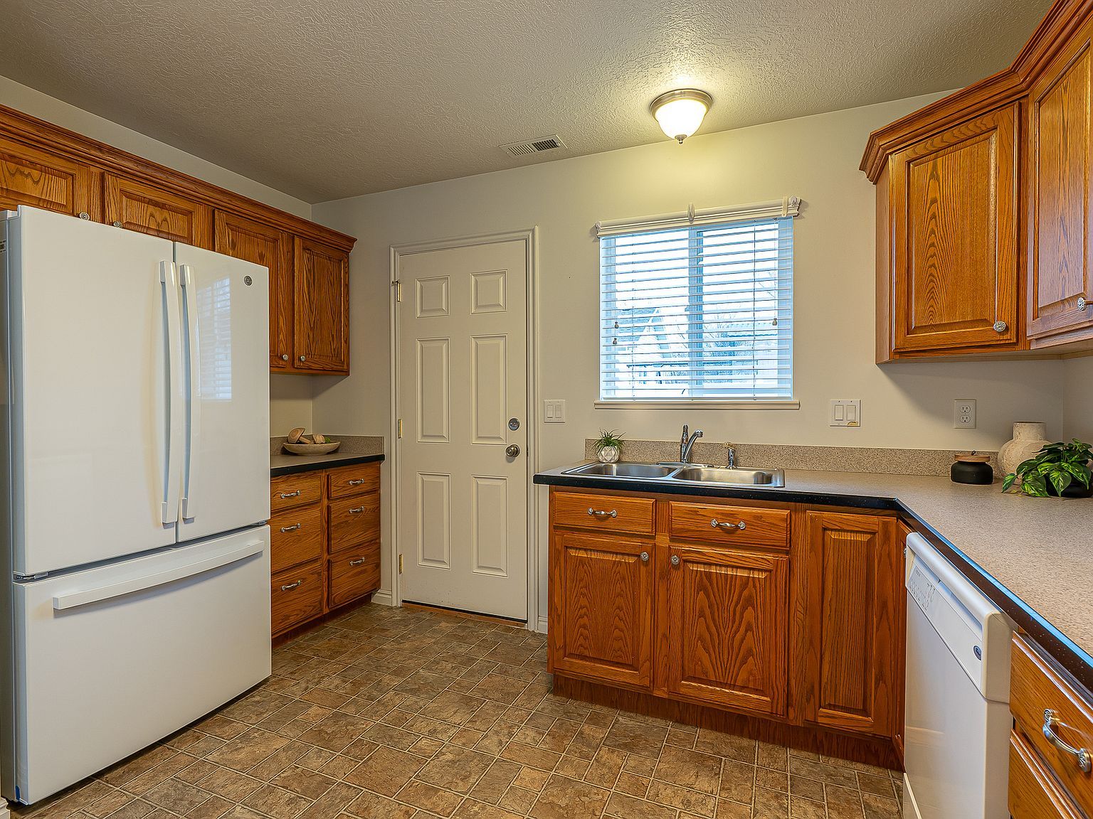 275 W 260 N Hyde Park, UT 84318 | Single Family