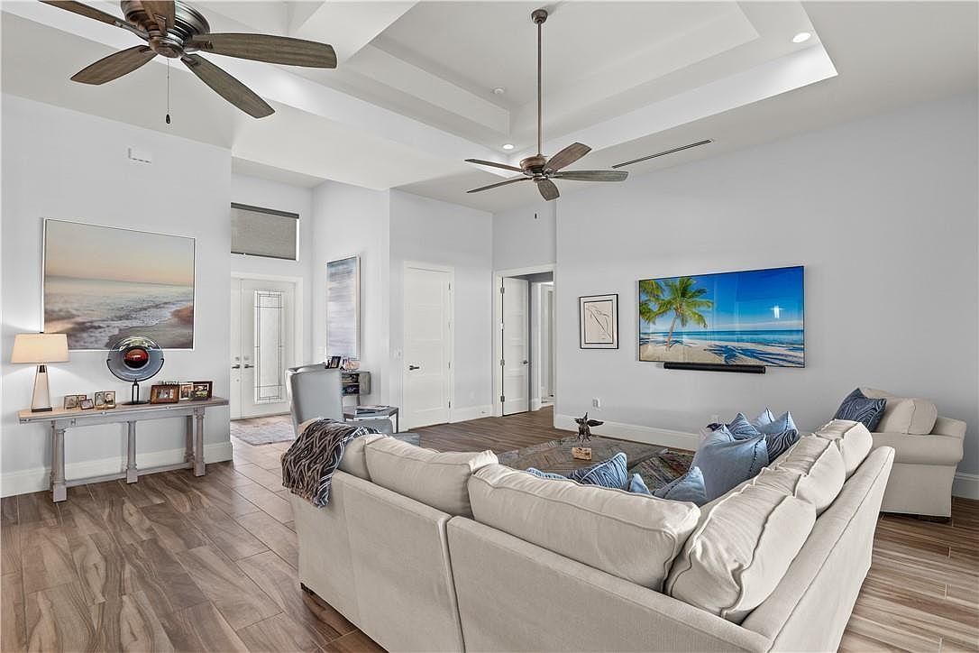 6617 Joanna Cir Fort Myers, FL 33919  | Single Family