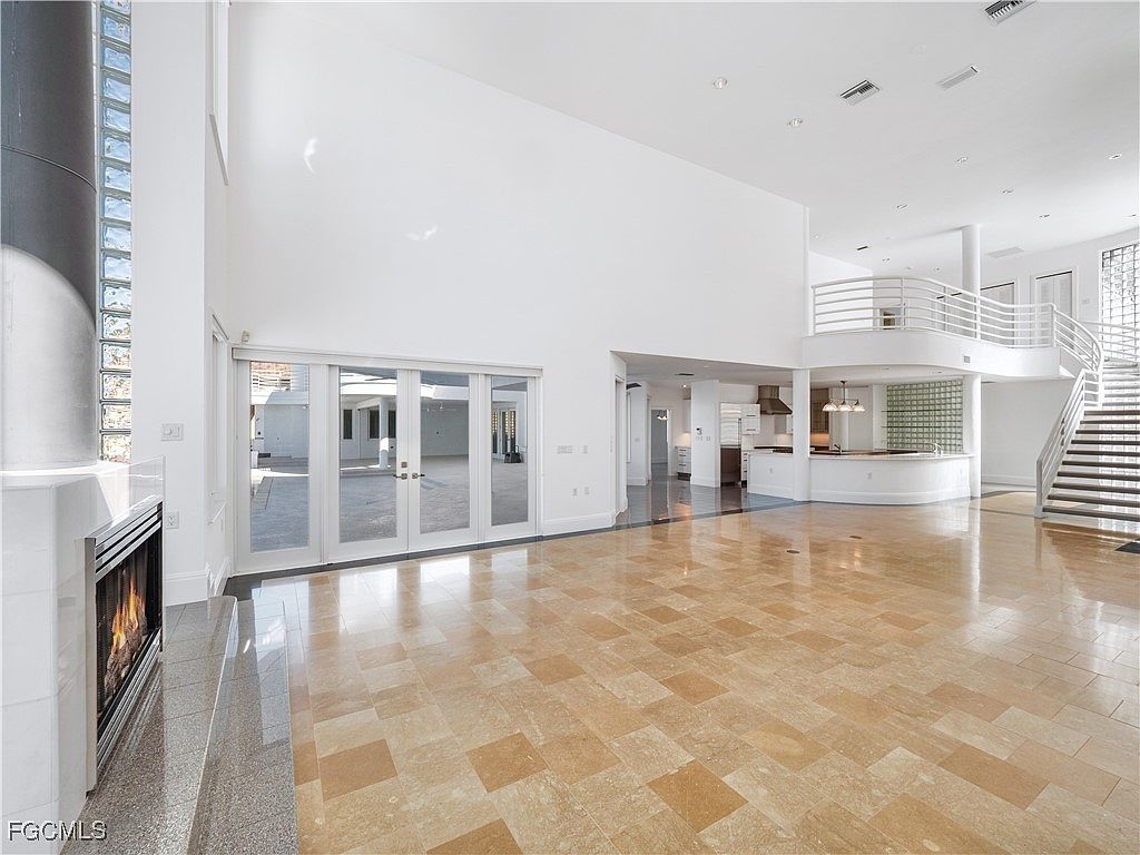 3402 W Riverside Dr Fort Myers, FL 33901  | Single Family