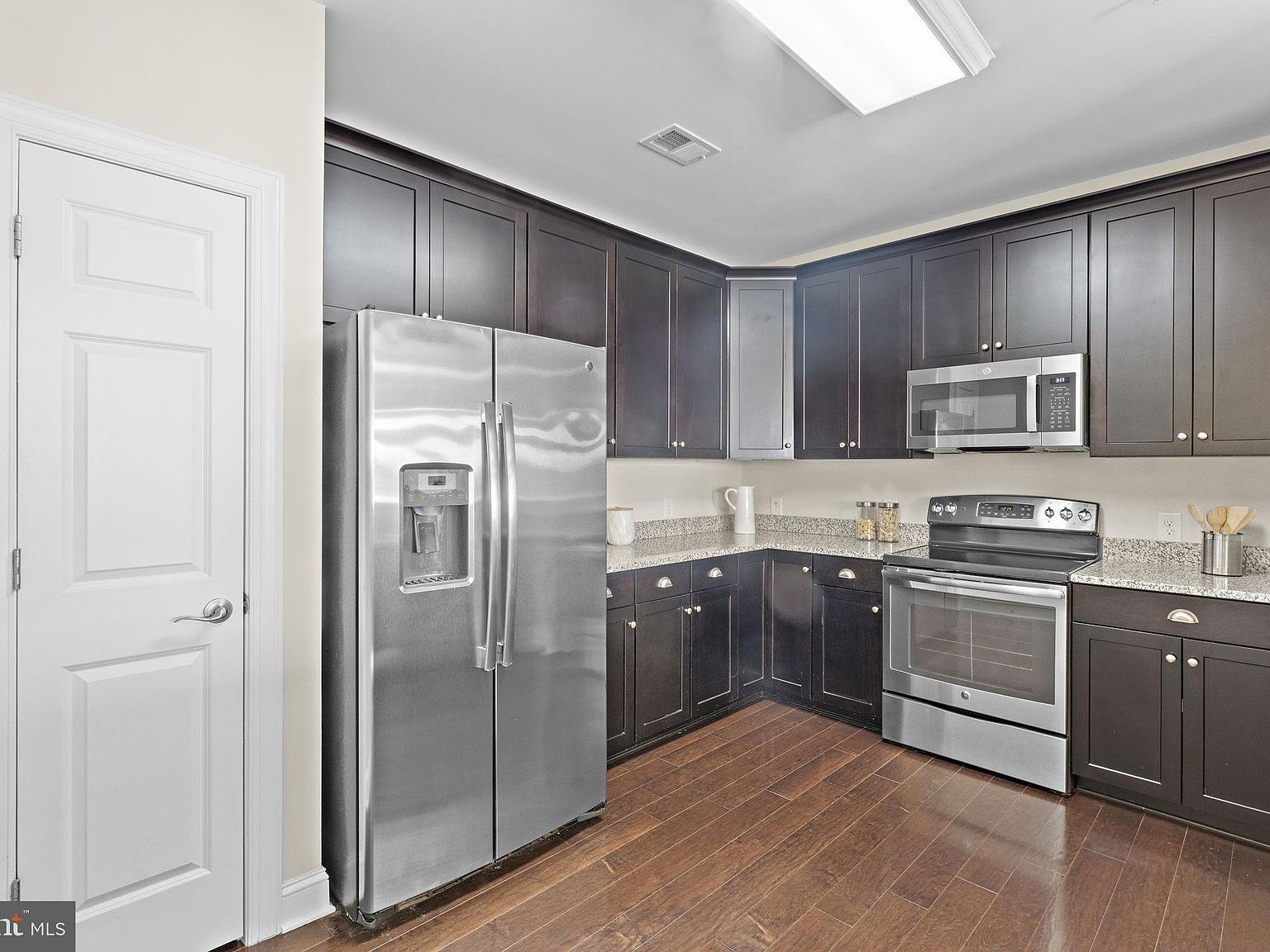 15201 Royal Crest Dr APT 407 Haymarket, VA 20169  | Condominium