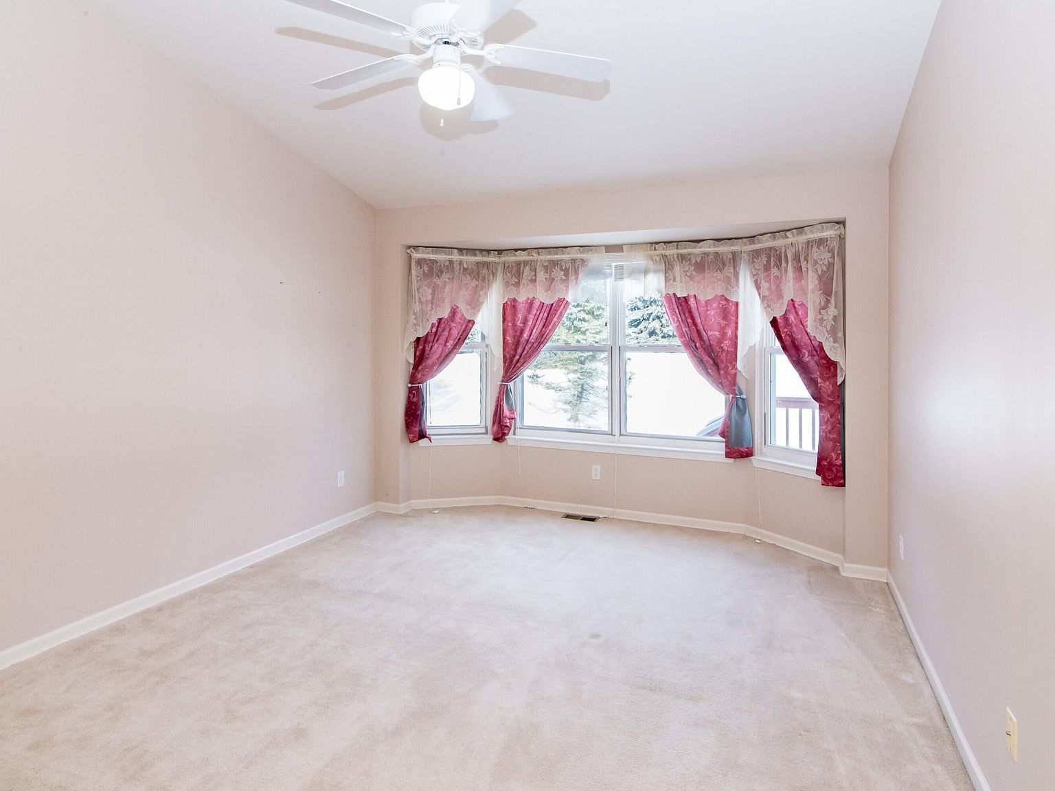 1988 N Kenwyck Dr Ypsilanti, MI 48198  | Condominium