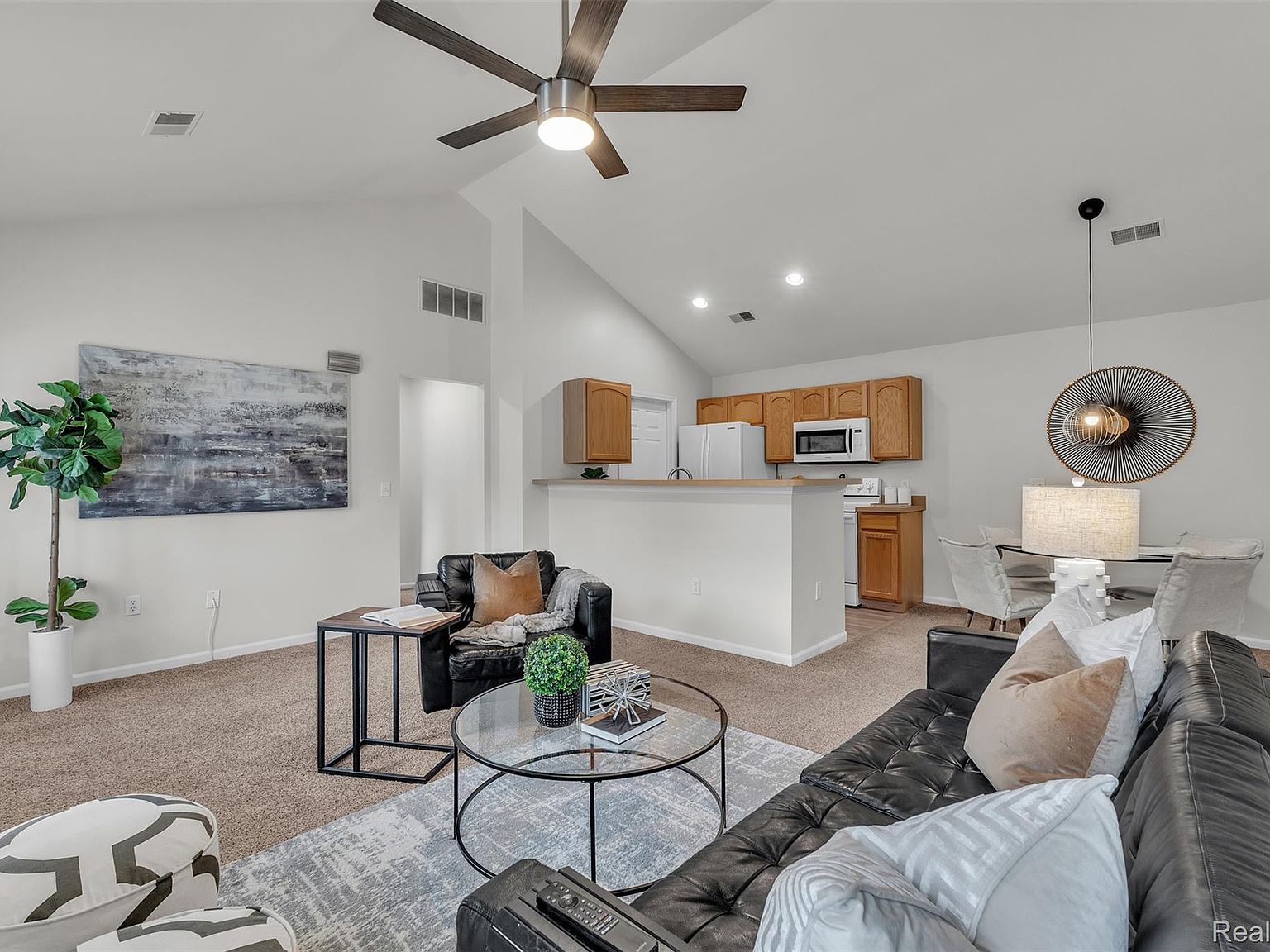 592 Olde English Cir Howell, MI 48855  | Condominium