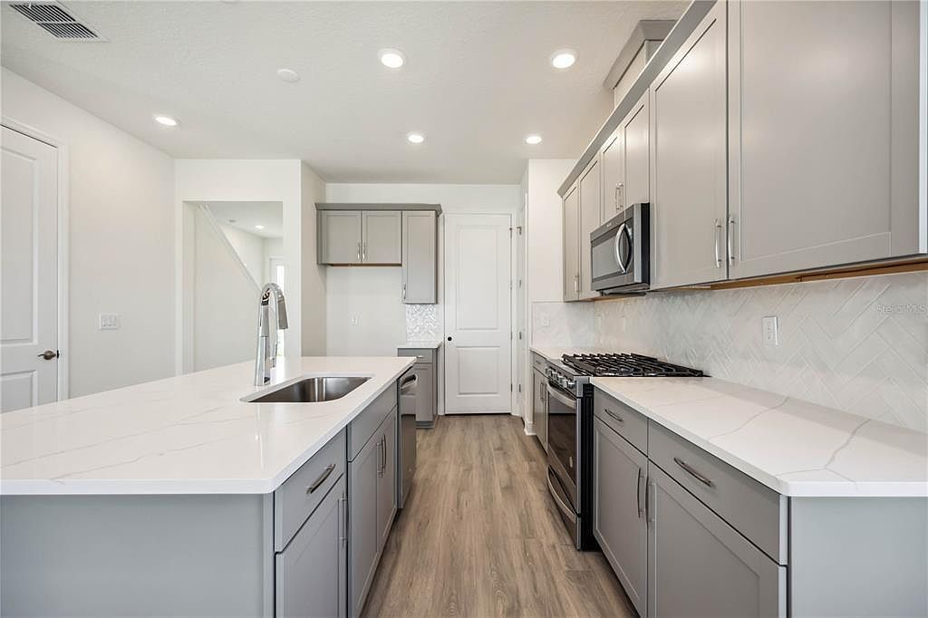 160 Eagleston Ln Sarasota, FL 34240  | Single Family