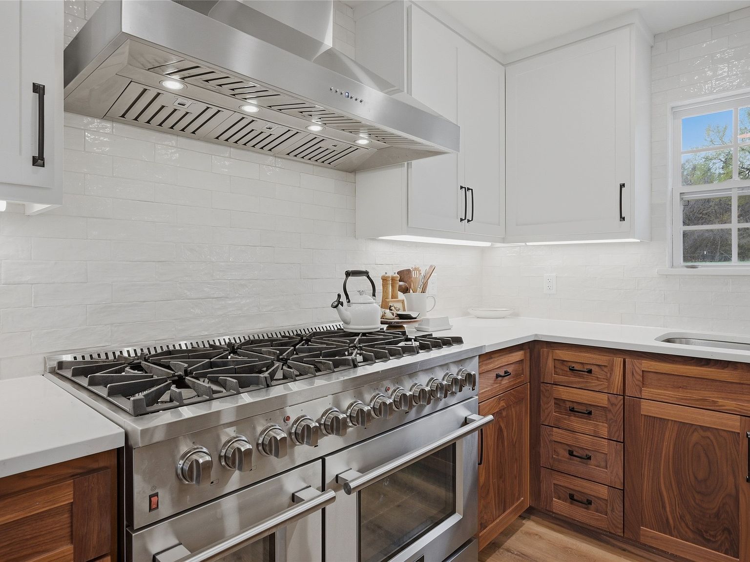 1234 Kiowa Dr W Lake Kiowa, TX 76240 | Single Family