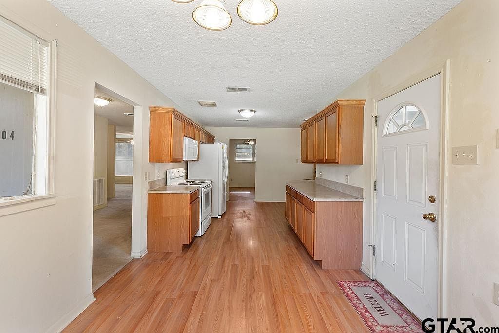 1904 W Pinecrest Dr Marshall, TX 75670  | Single Family