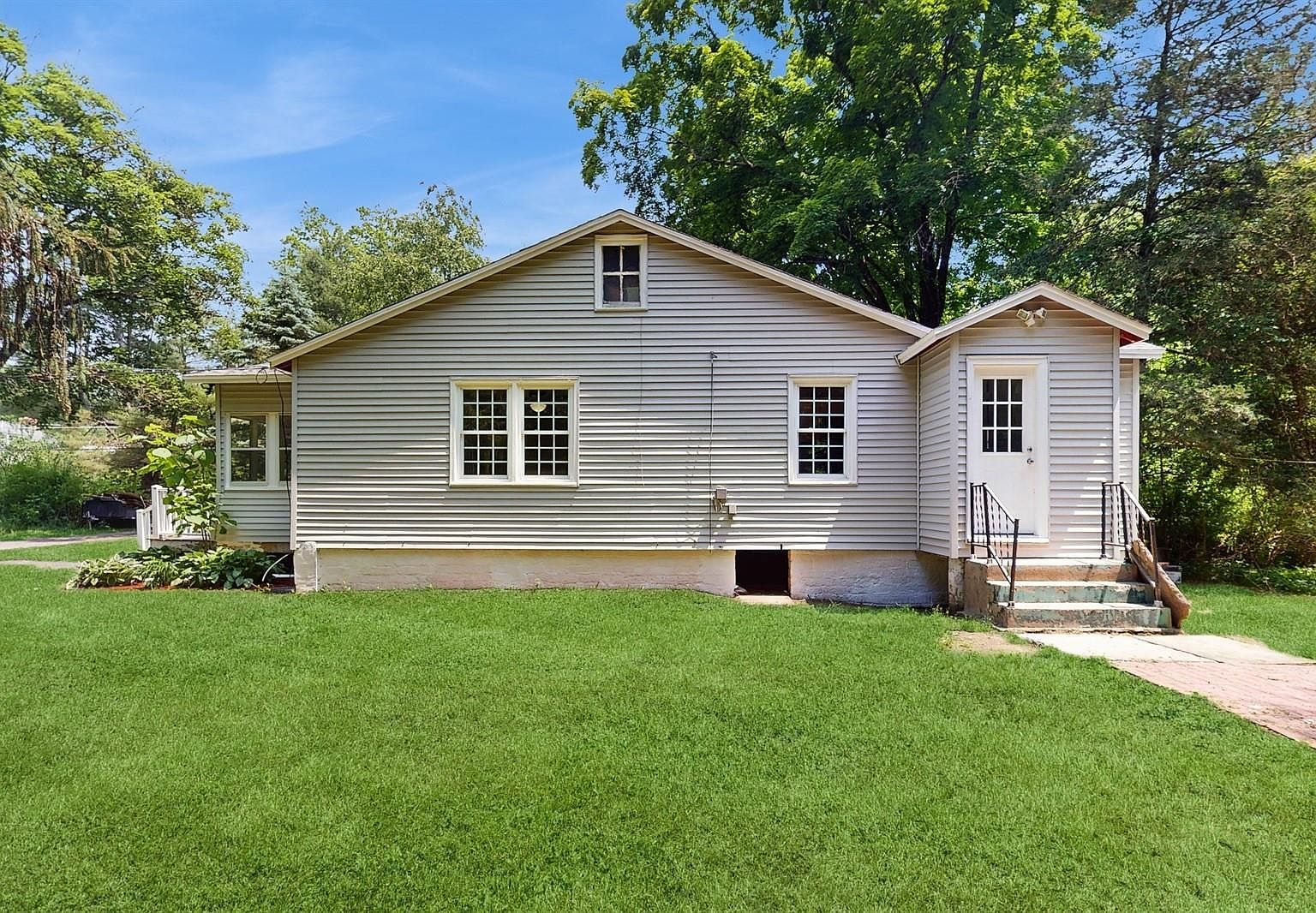 37 Shady Creek Rd Pleasant Valley, NY 12569  | Single Family