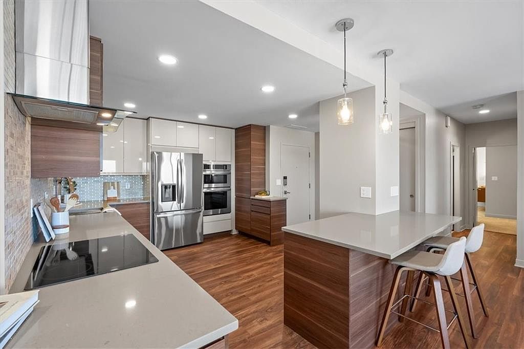 121 W 48th St APT 1504 Kansas City, MO 64112  | Condominium