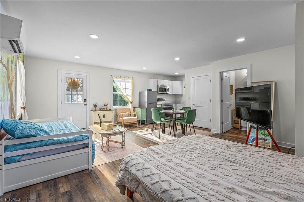 9 Courtesy Dr Thomasville, NC 27360  | Single Family