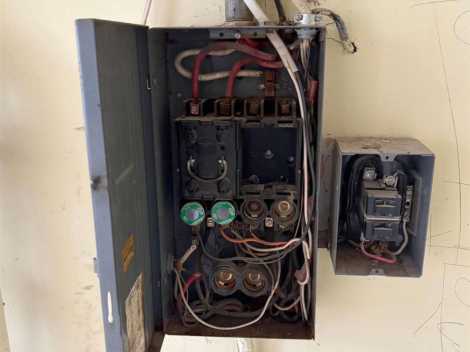 930 W Willow Ln Peoria, IL 61614  | Single Family