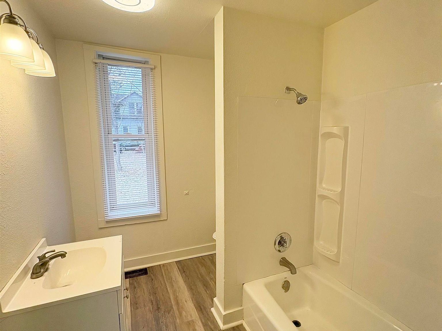 2700 W Marquette St Peoria, IL 61605  | Single Family