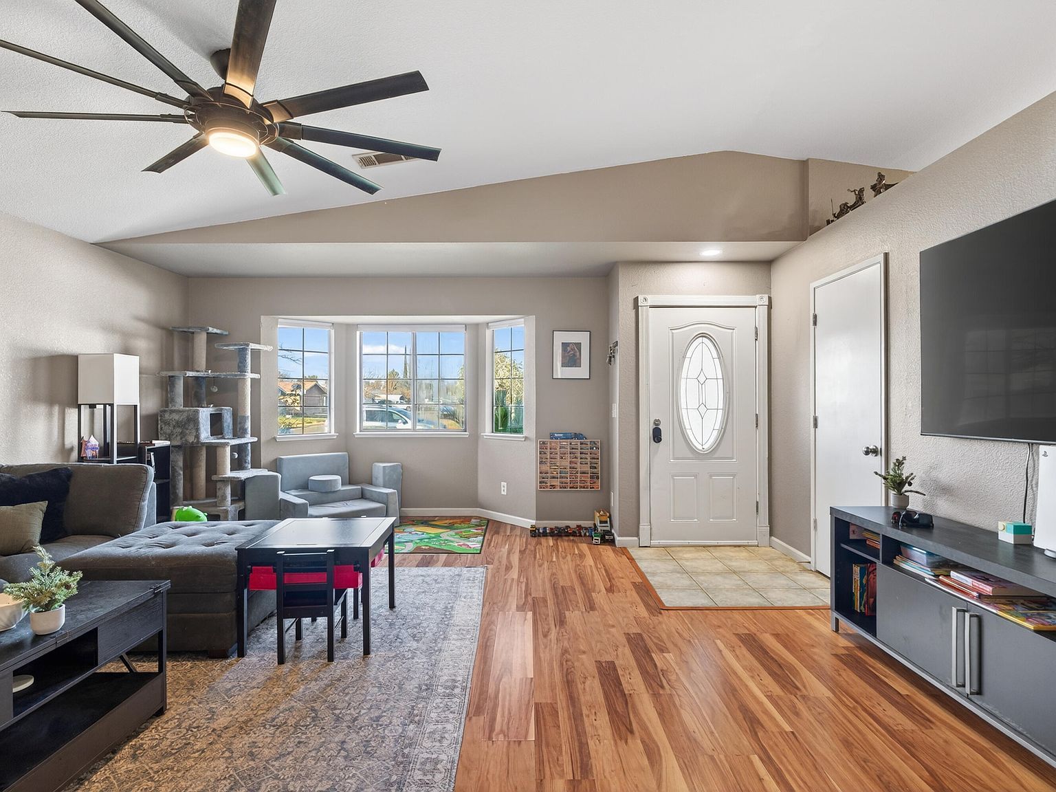 3733 Capricorn Way Redding, CA 96002  | Single Family