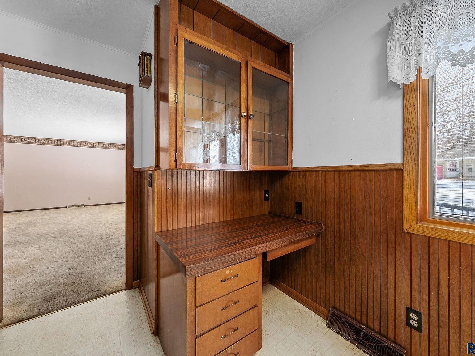 1017 Linden St Luverne, MN 56156  | Single Family