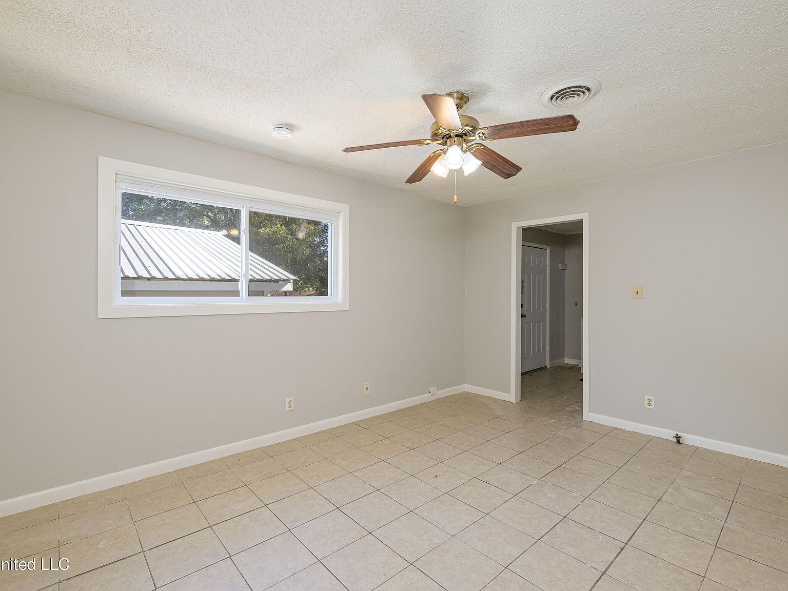 300 E Valley Ave Holly Springs, MS 38635  | Single Family