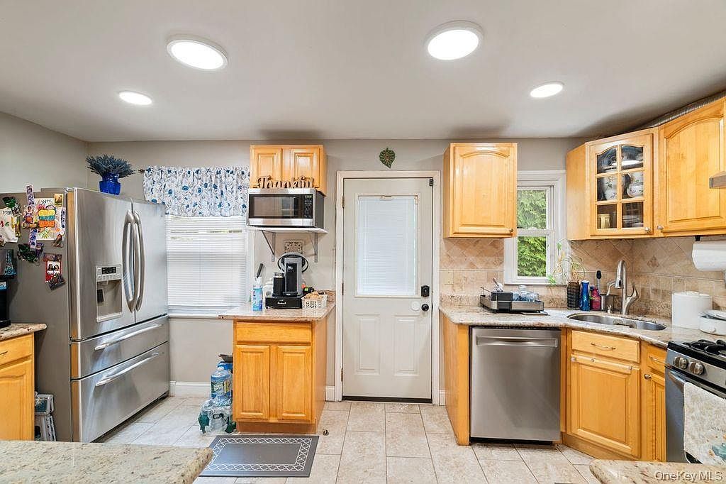 21 Jasper St Valley Stream, NY 11580 | Single Family