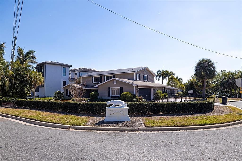 1392 Monterey Blvd NE Saint Petersburg, FL 33704  | Single Family