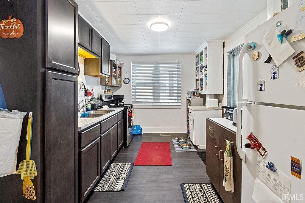 301 S Washington St Pierceton, IN 46562  | Single Family