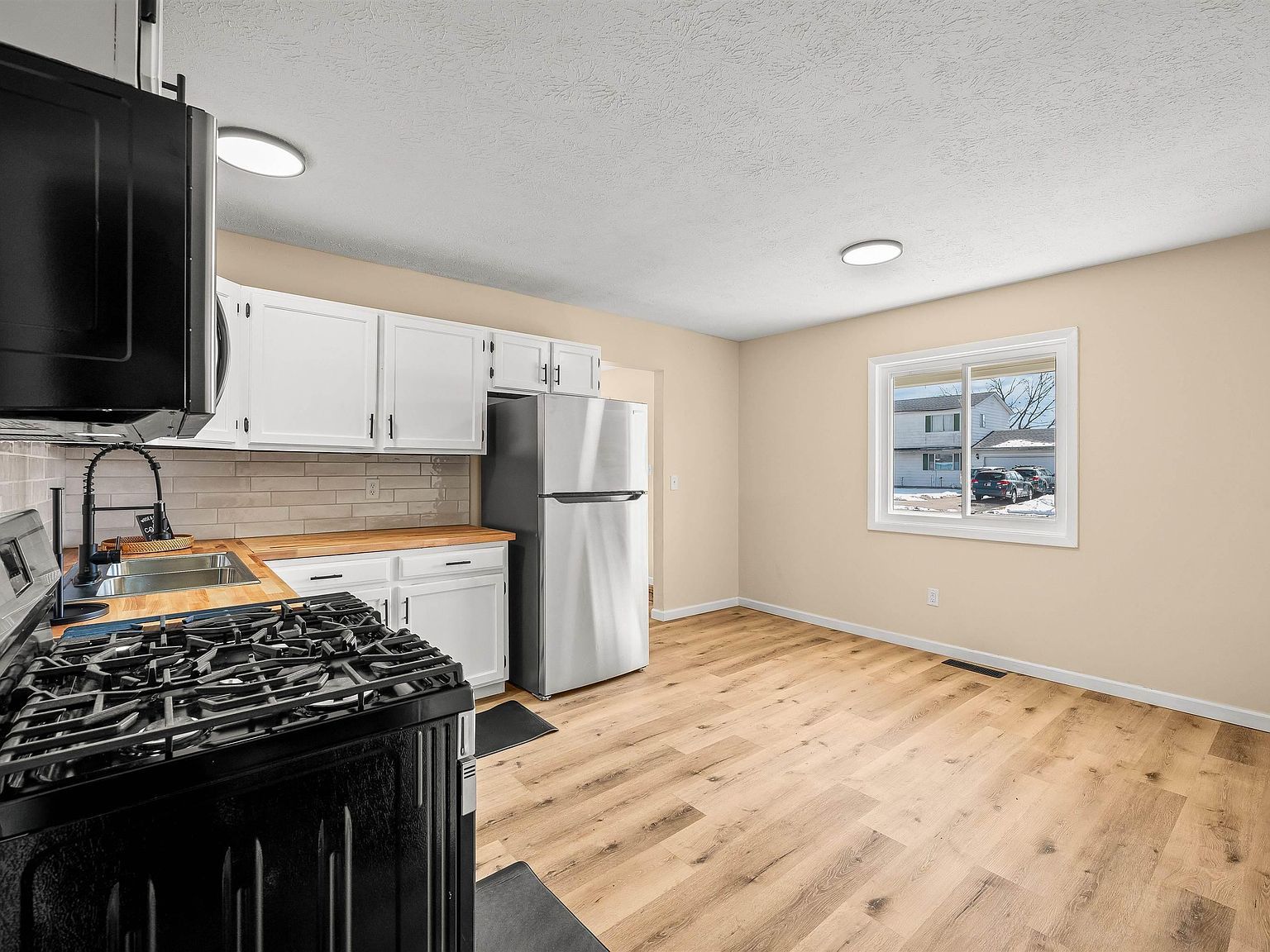 412 E La Salle Ave Mishawaka, IN 46545  | Single Family