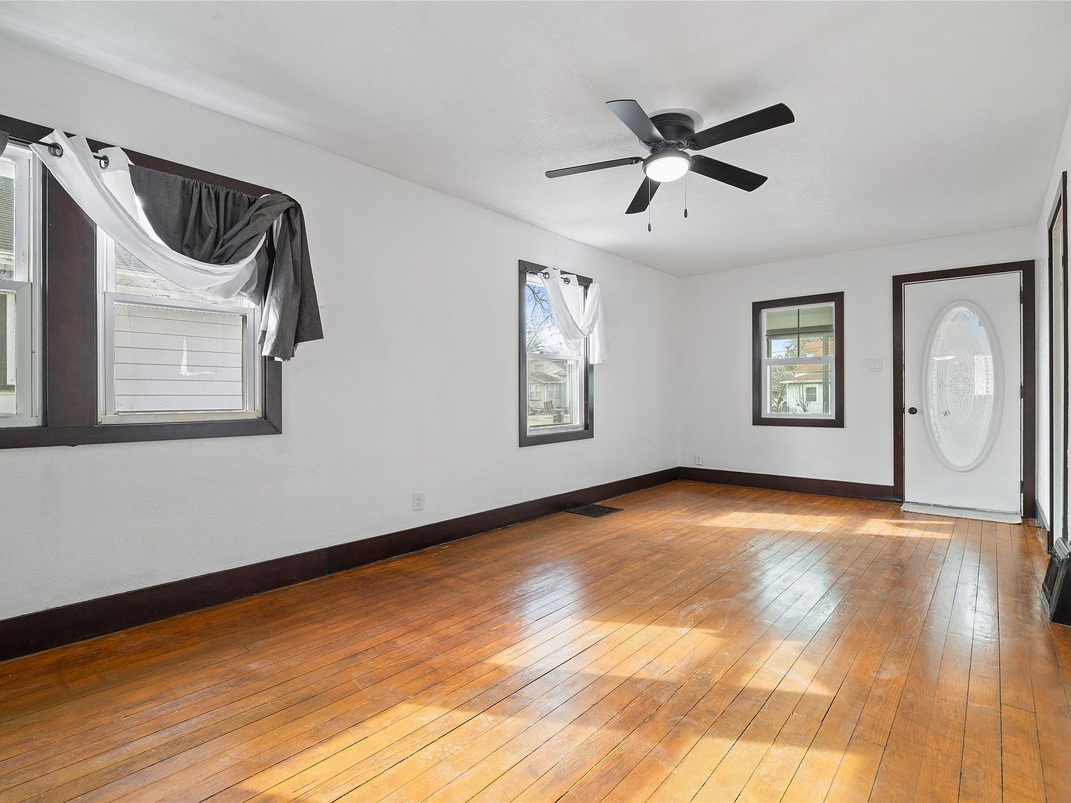 1353 E 15th St Des Moines, IA 50316  | Single Family