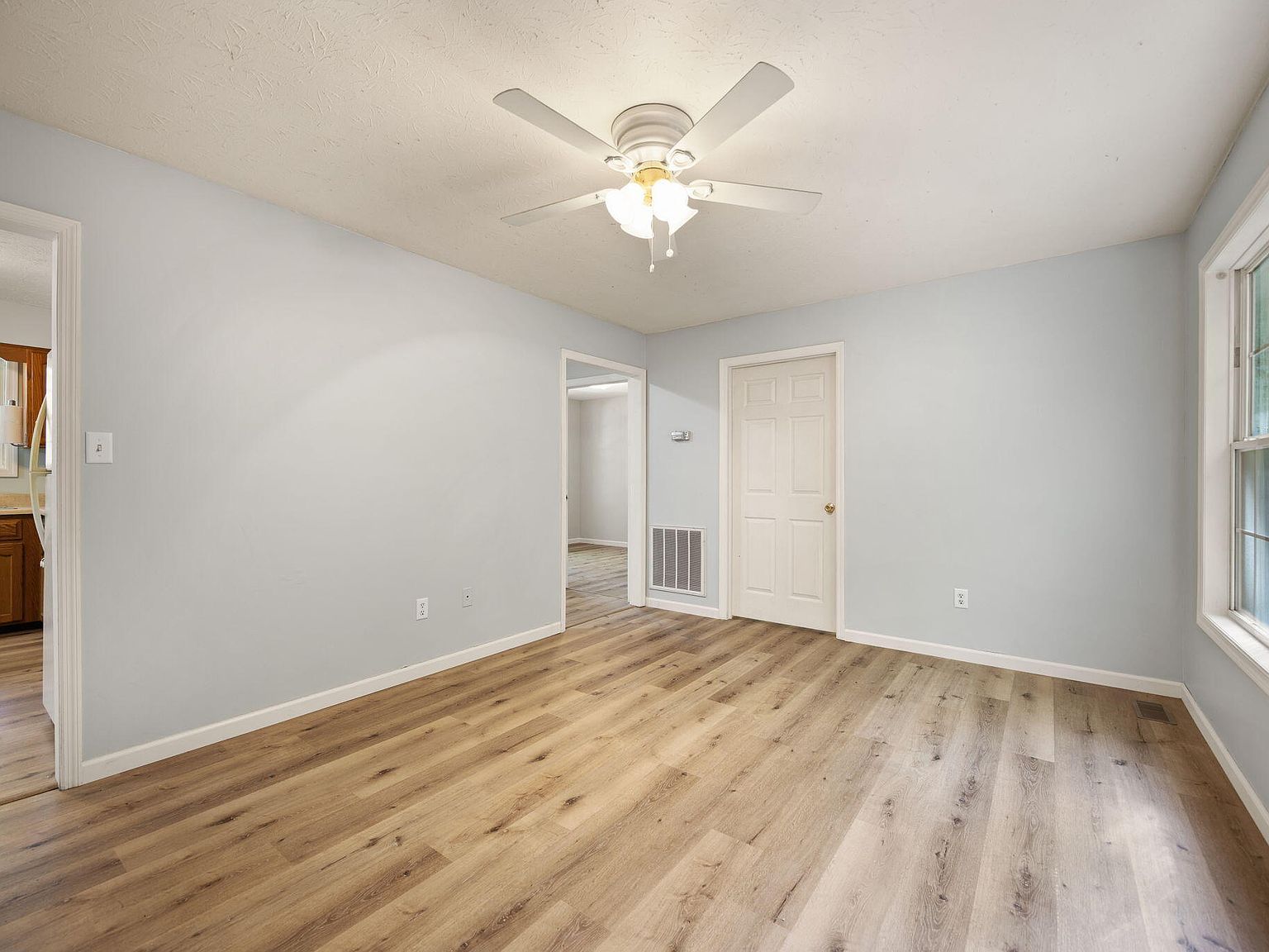 51 High St McKee, KY 40447  | Single Family