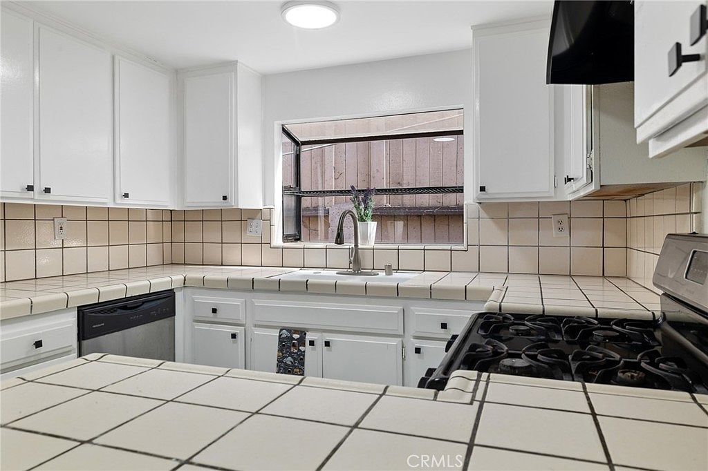 13534 Cordary Ave UNIT 14 Hawthorne, CA 90250  | New build