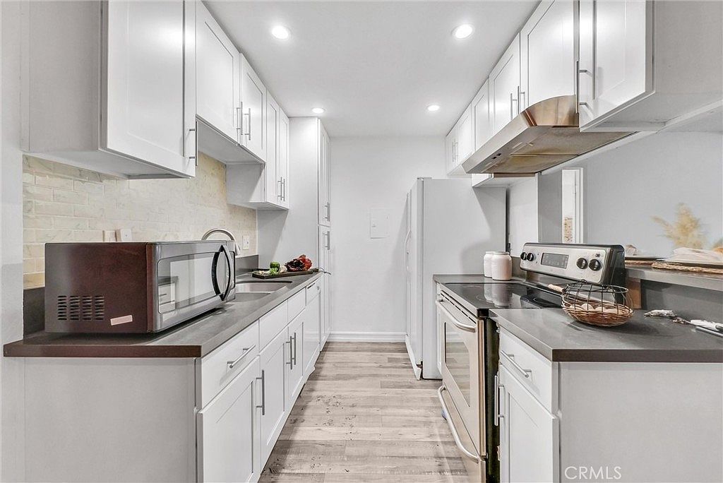 1030 W Macarthur Blvd APT 5 Santa Ana, CA 92707  | Condominium