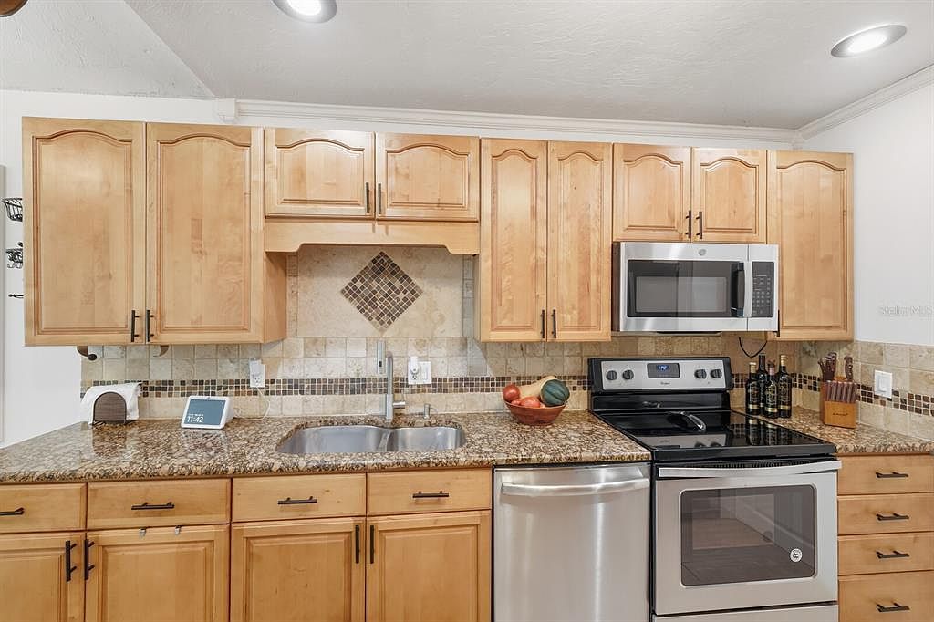 221 Island Cir Sarasota, FL 34242 | Single Family