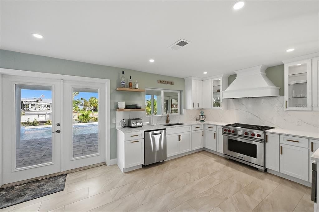 611 Dundee Ln Holmes Beach, FL 34217  | Single Family