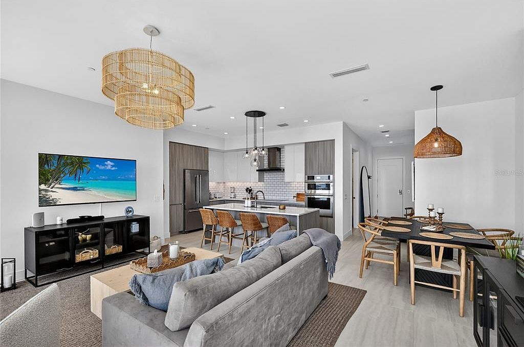 301 Quay Cmns #1807 Sarasota, FL 34236  | Condominium