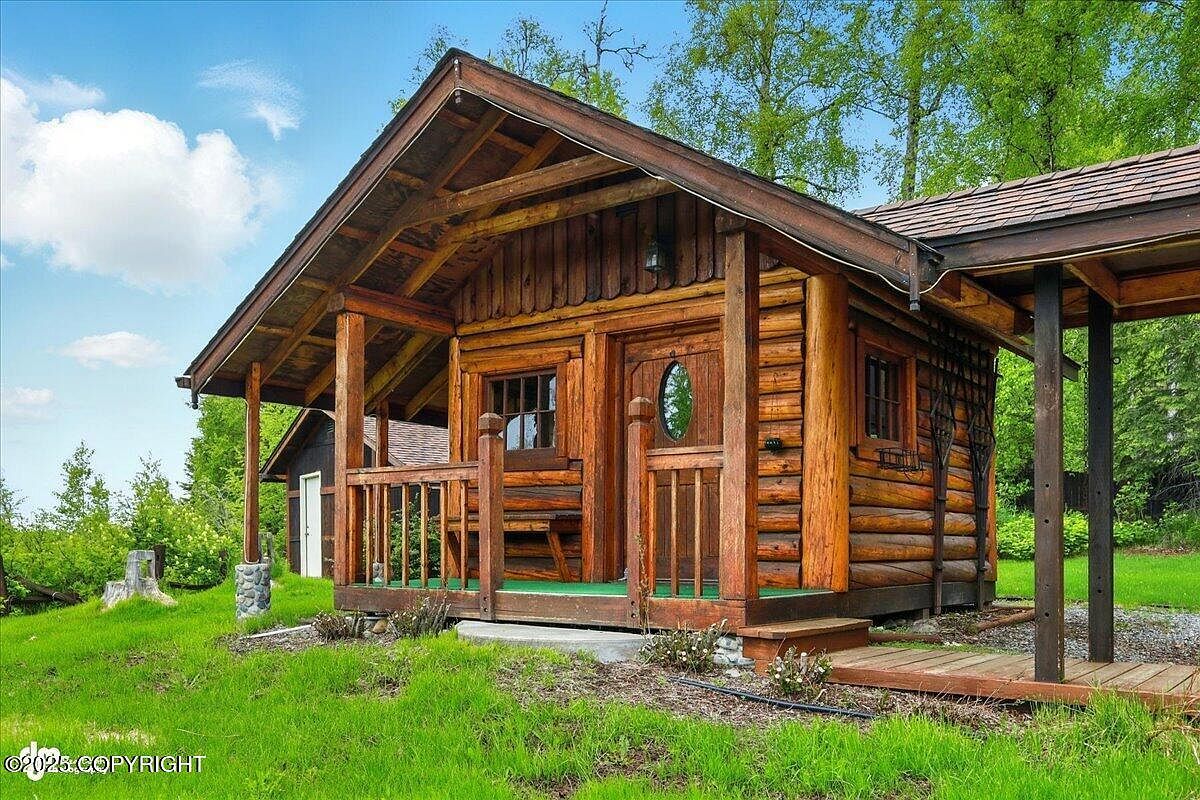 40327 S Malaspina Loop Talkeetna, AK 99676  | Single Family