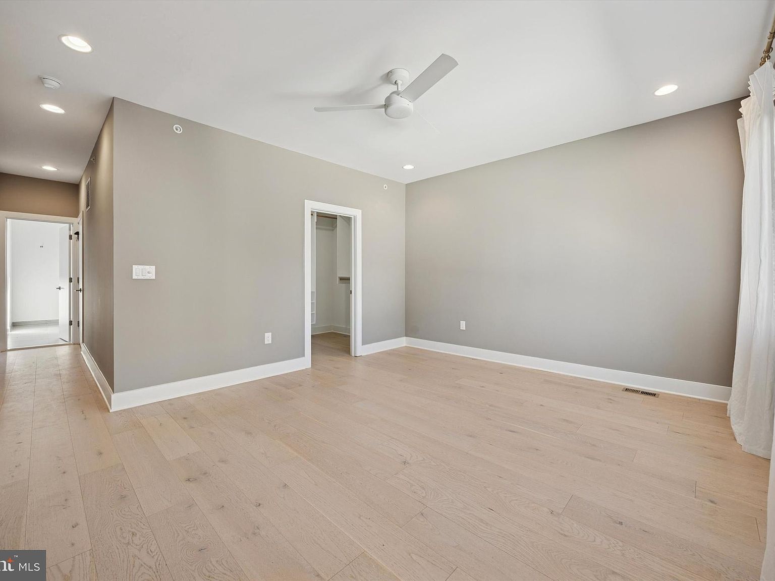 152 N Front St Philadelphia, PA 19106  | New build