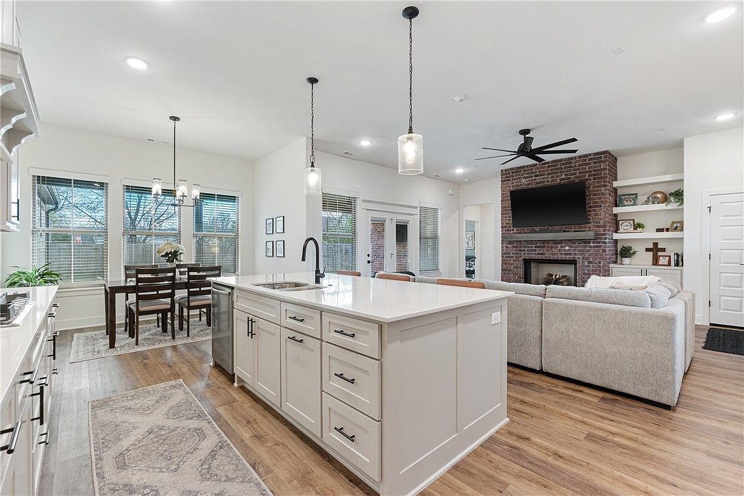 1150 S Liberty Dr Fayetteville, AR 72701  | Single Family