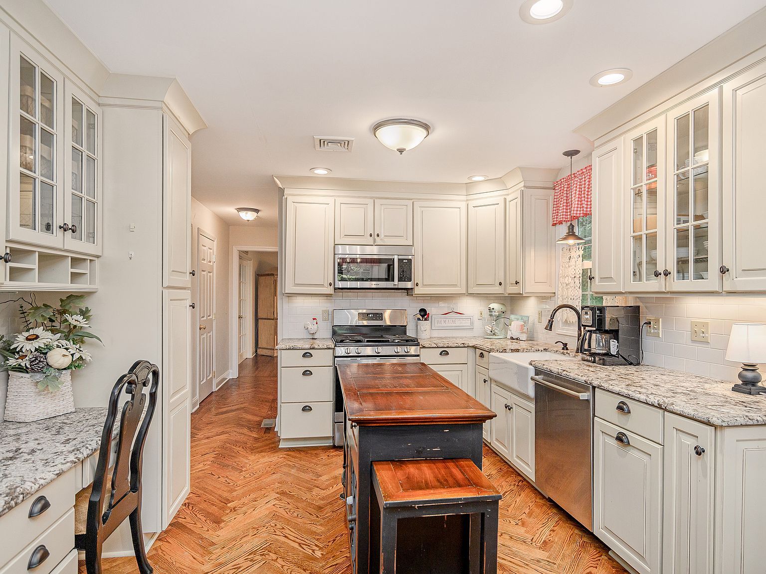 27 Pole Bridge Rd Sandy Hook, CT 06482  | Single Family