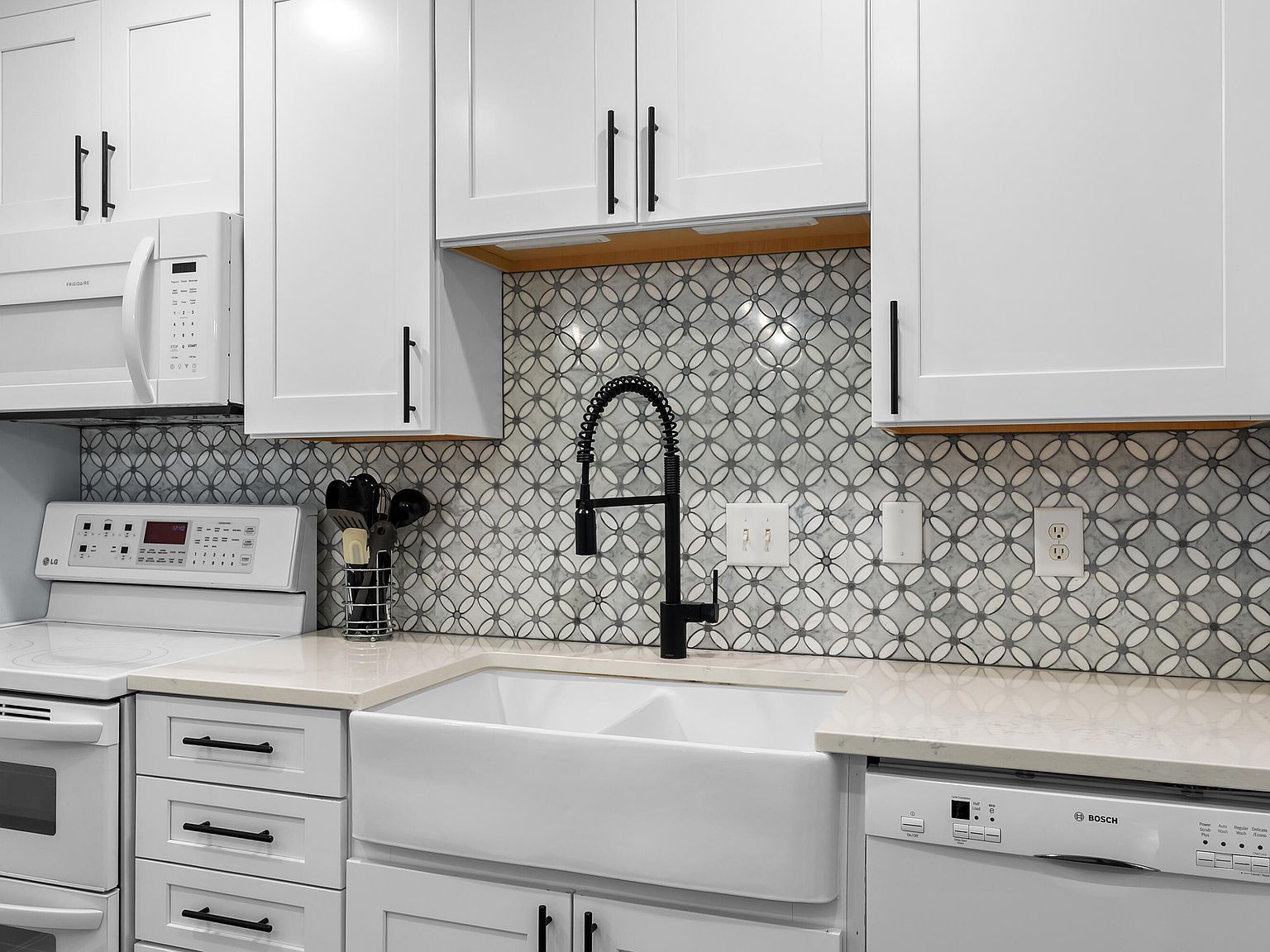 4050 W Centre Ave APT 115 Portage, MI 49024 | Condominium