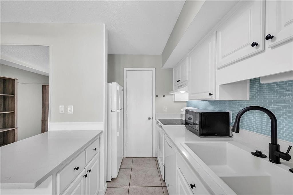 6400 46th Ave N APT 203 Kenneth City, FL 33709  | Condominium