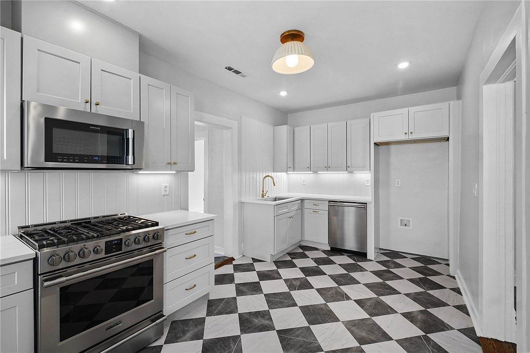 615 N 3rd St Rogers, AR 72756  | Single Family