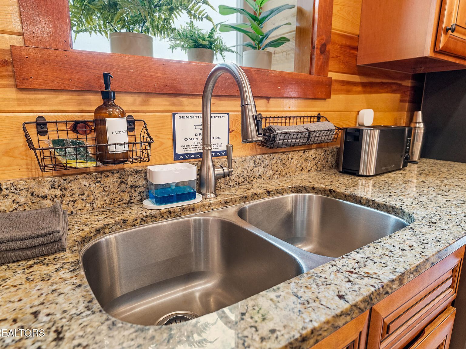 2517 Laurel Point Way Sevierville, TN 37862  | Single Family