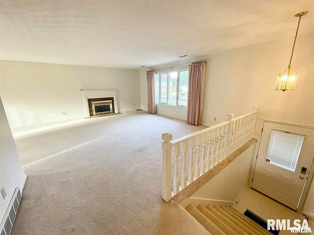 6913-6915 N Flamingo Ct #2 Peoria, IL 61614  | Multi Family